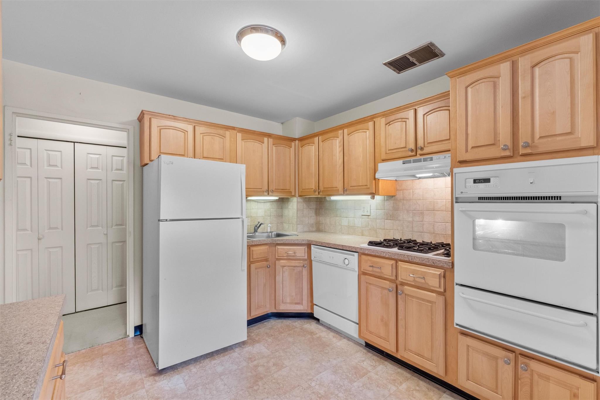 1 Lakeview Drive #1L, Peekskill, New York image 18