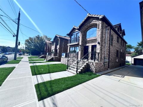 3832 215th Street Bayside NY 11361