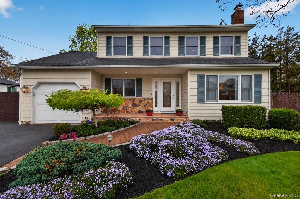 Photo of 112 Dorchester Road, Ronkonkoma, NY 11779 (MLS # 989651)