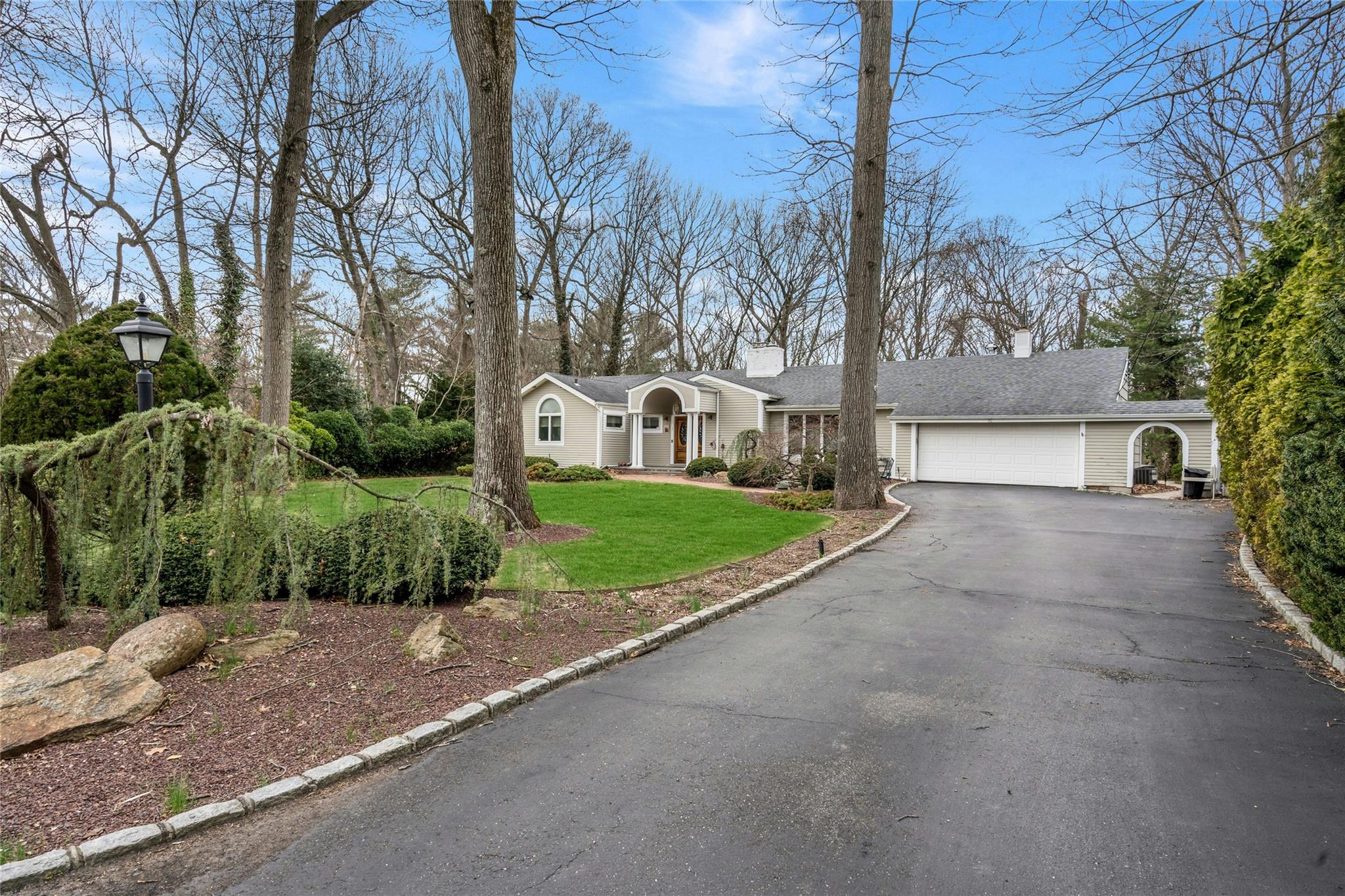 7 Cobb Court, Huntington, New York image 3