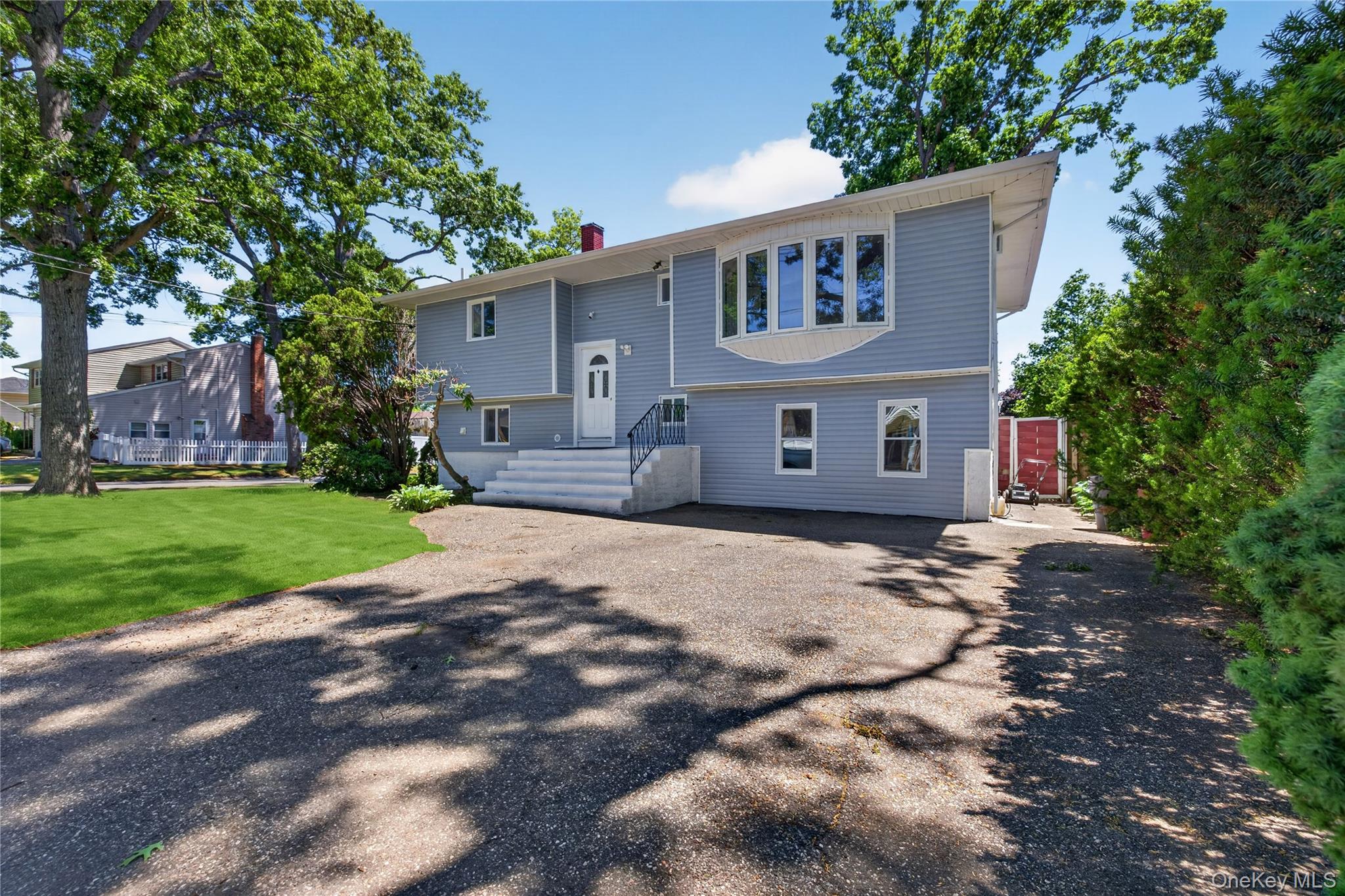 370 Chelsea Avenue - Photo 2