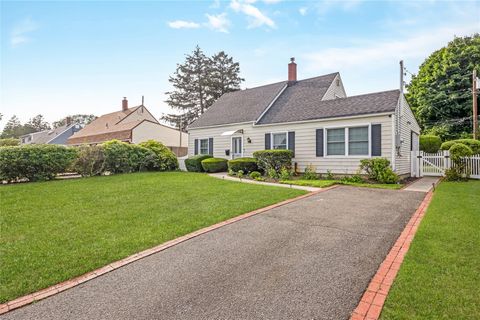 671 Whittier Street Westbury NY 11590