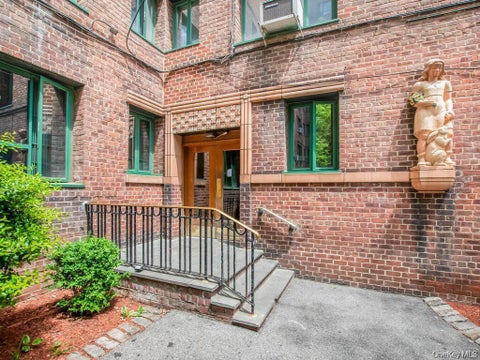 Condo For Sale - 1503 Metropolitan Avenue #6E<br/> Bronx, NY 10462