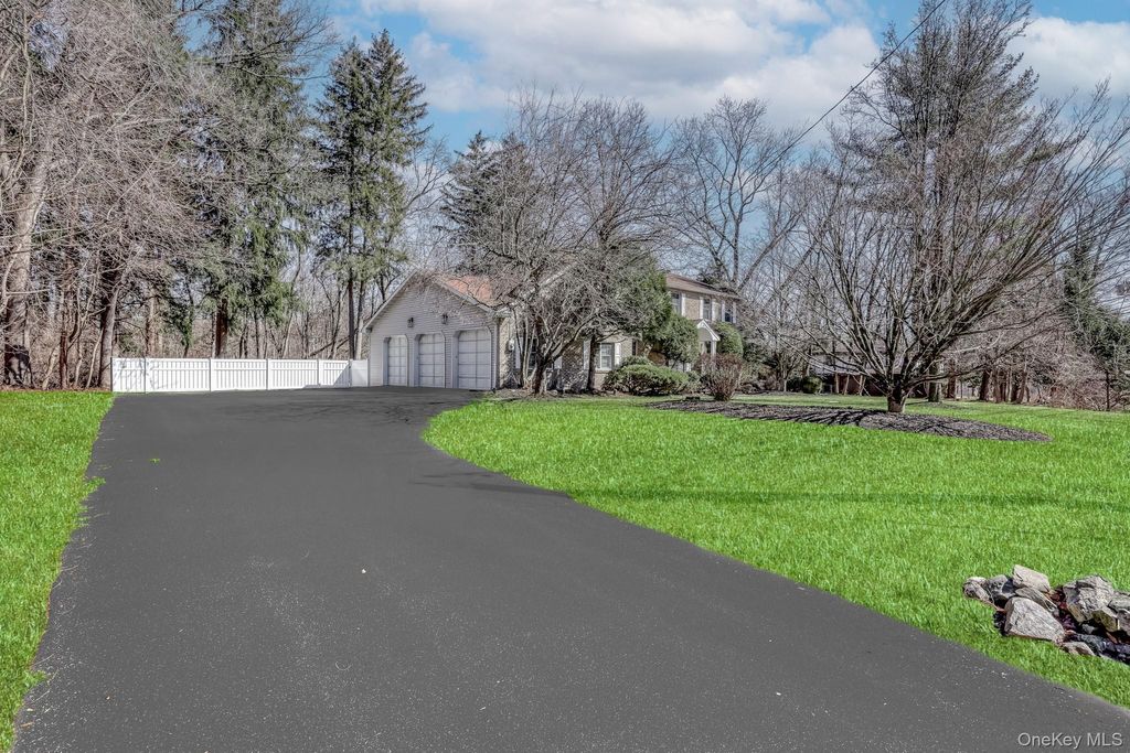 Photo of 4 Kings Gate Road, Suffern, NY 10901 (MLS # 964339)