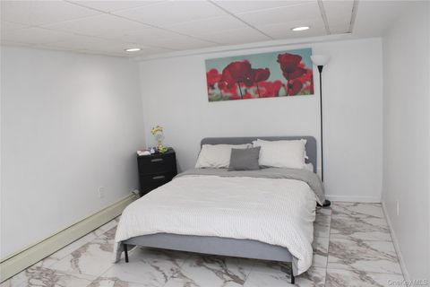 Photo of 16 Shelley Place, Huntington Station, NY 11746 (MLS # 961647)