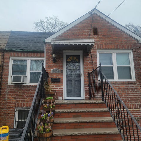 Multifamily For Sale - 11409 204th Street<br/> Saint Albans, NY 11412