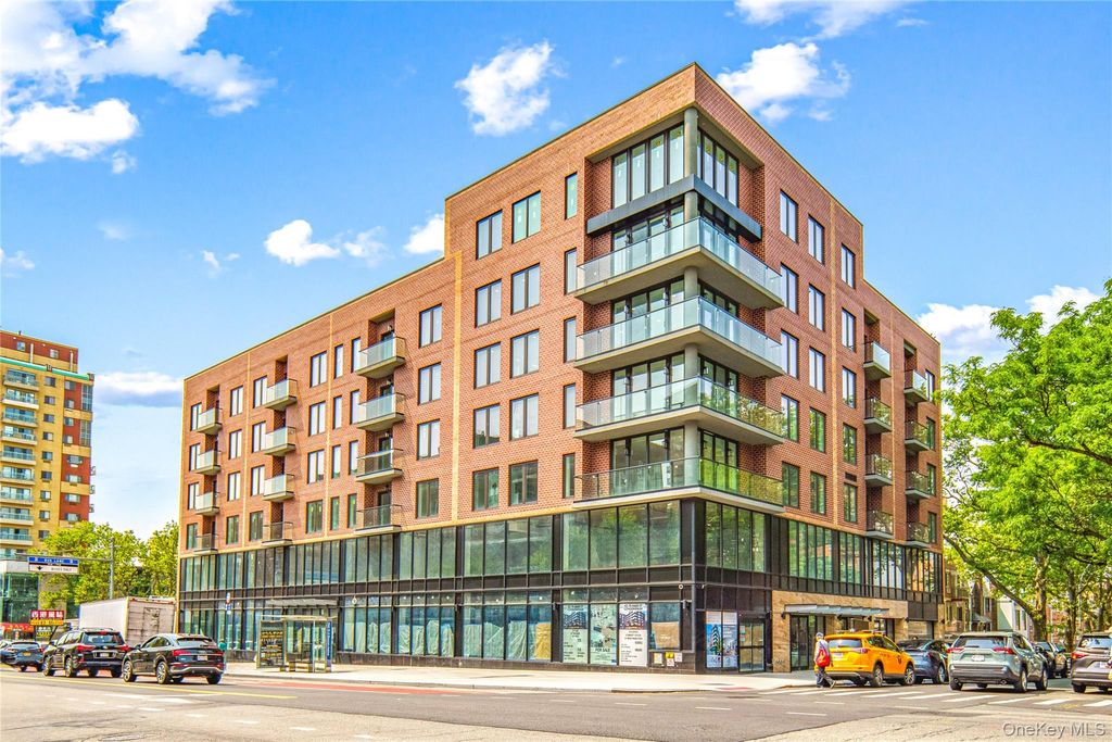 Photo of 13450 Blossom Avenue #5E, Flushing, NY 11355 (MLS # 950365)