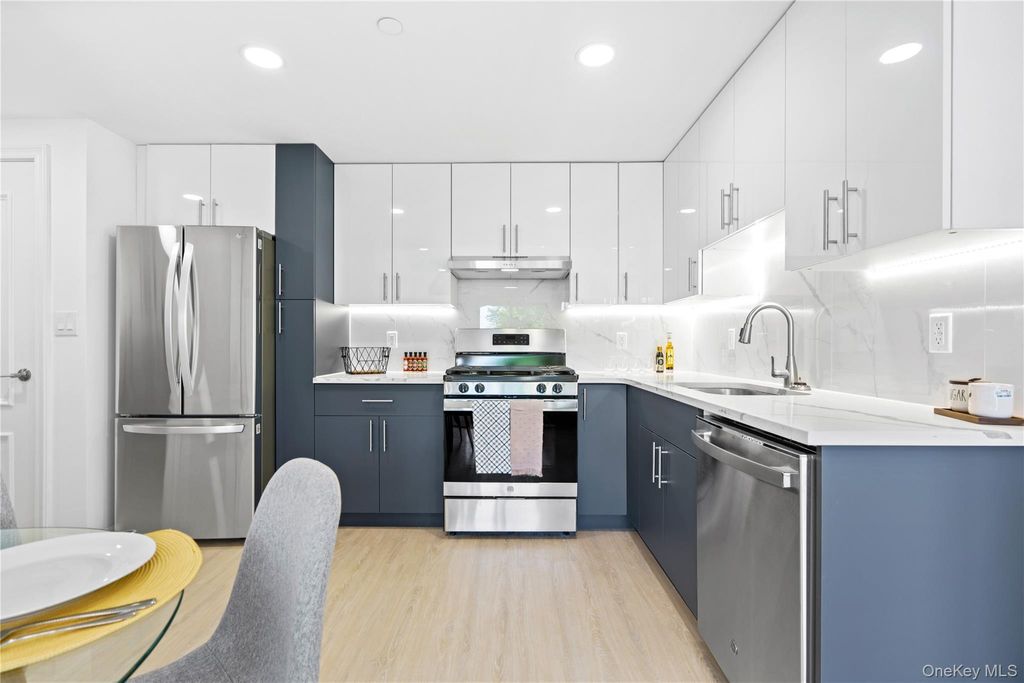 Photo of 13450 Blossom Avenue #5E, Flushing, NY 11355 (MLS # 950365)