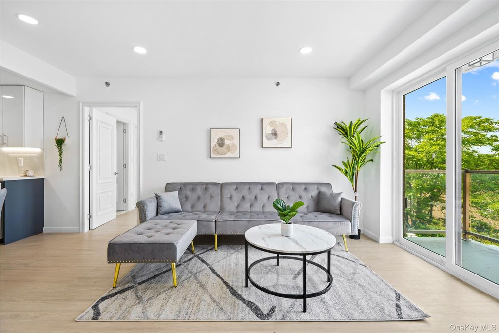 Photo of 13450 Blossom Avenue #5E, Flushing, NY 11355 (MLS # 950365)