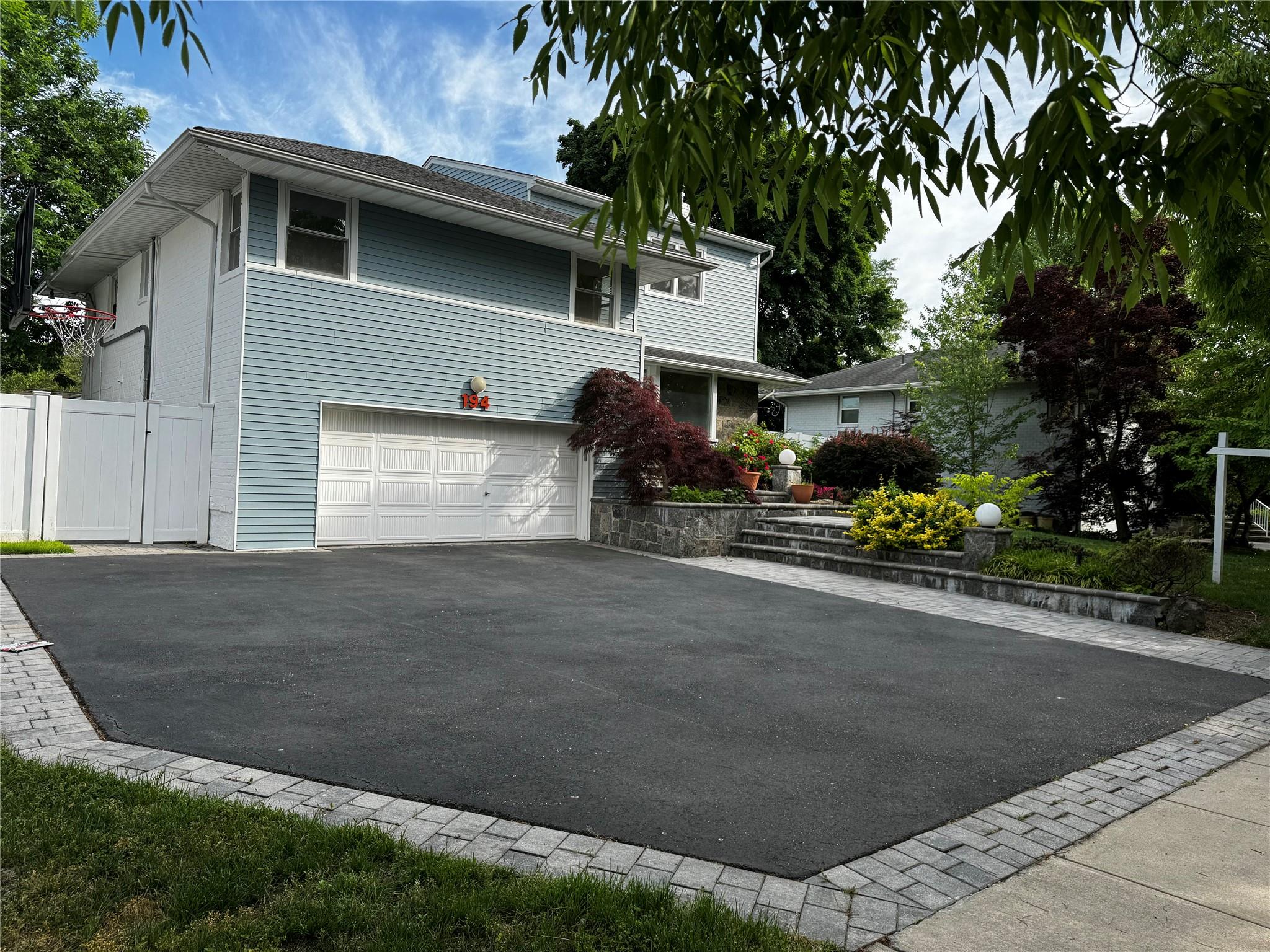194 Birchwood Park Drive, Jericho, New York image 1