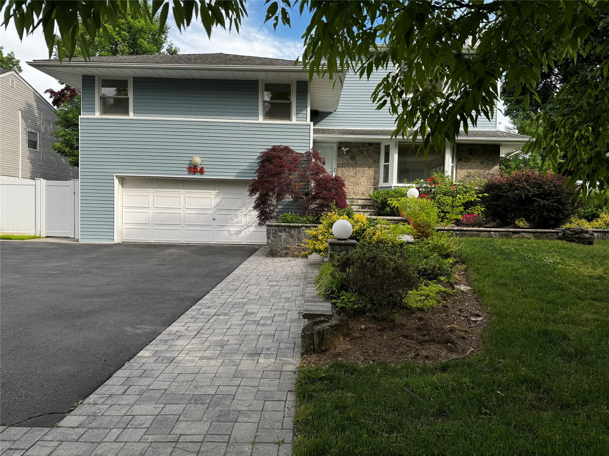 194 Birchwood Park Drive, Jericho, New York image 3