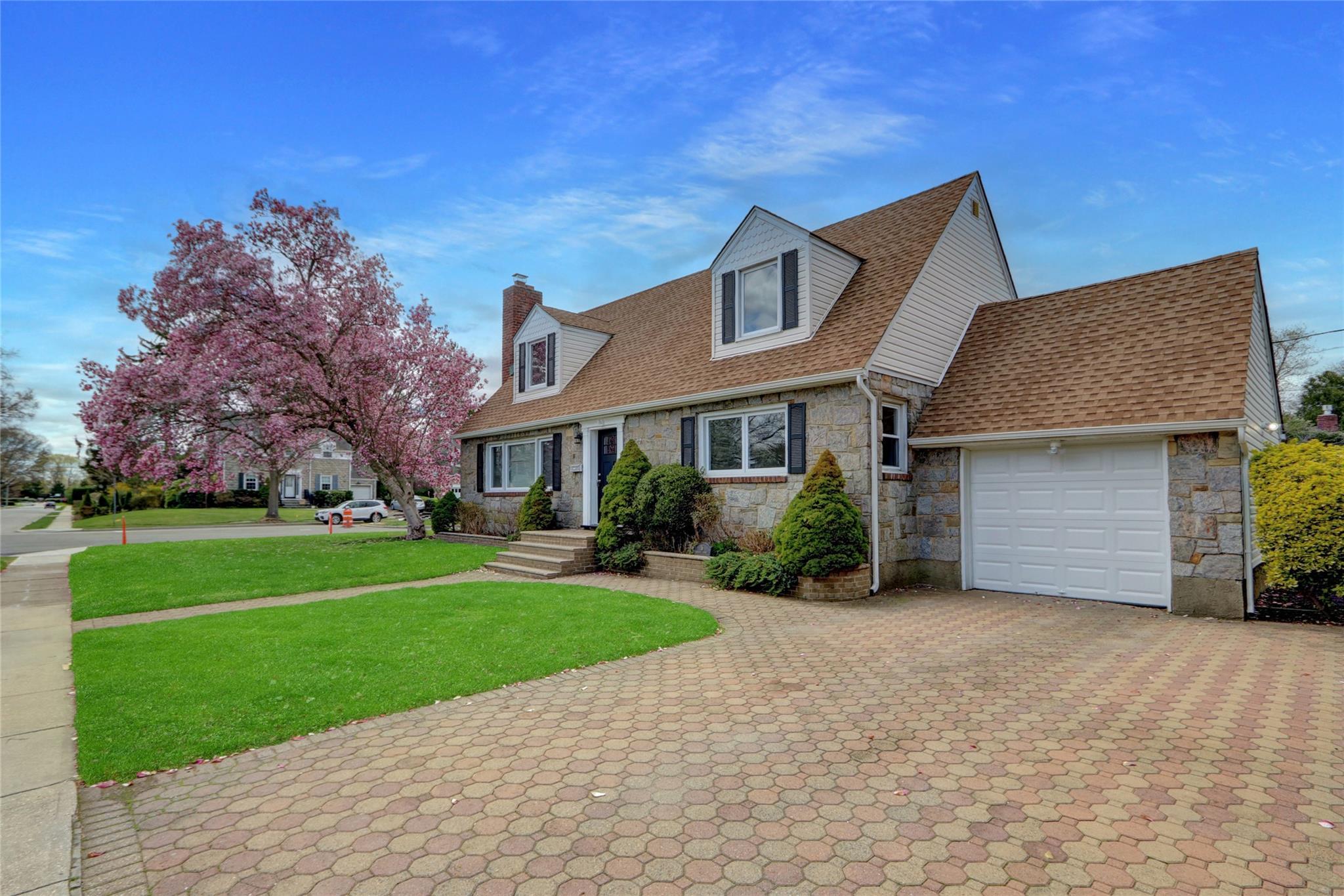 16 Tremont Street, Garden City, New York image 2