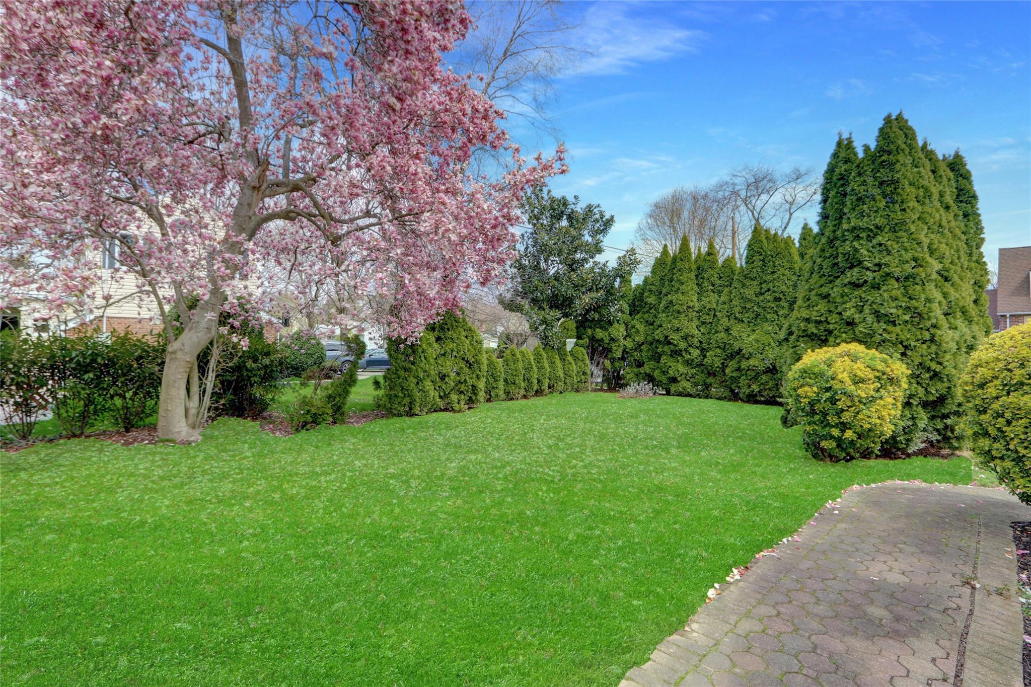 16 Tremont Street, Garden City, New York image 25