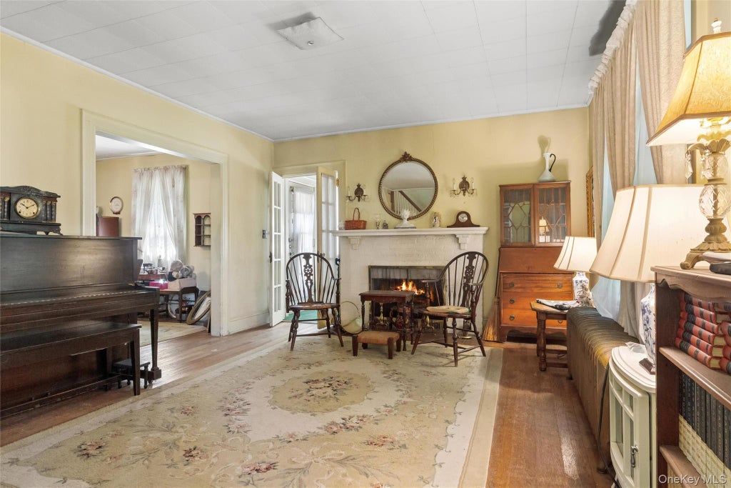 Photo of 50 Park Avenue, Port Washington, NY 11050 (MLS # 1035015)