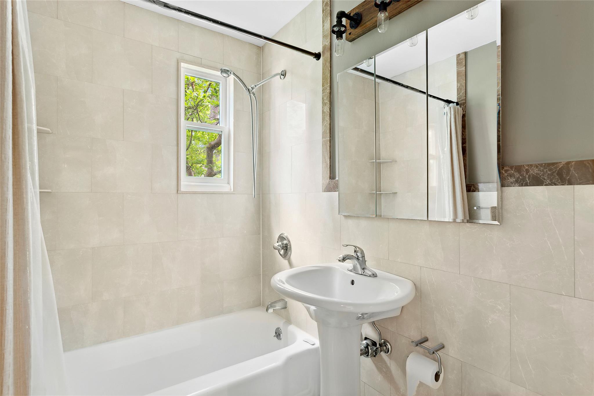 82U Glen Keith Road #82U, Glen Cove, New York image 8