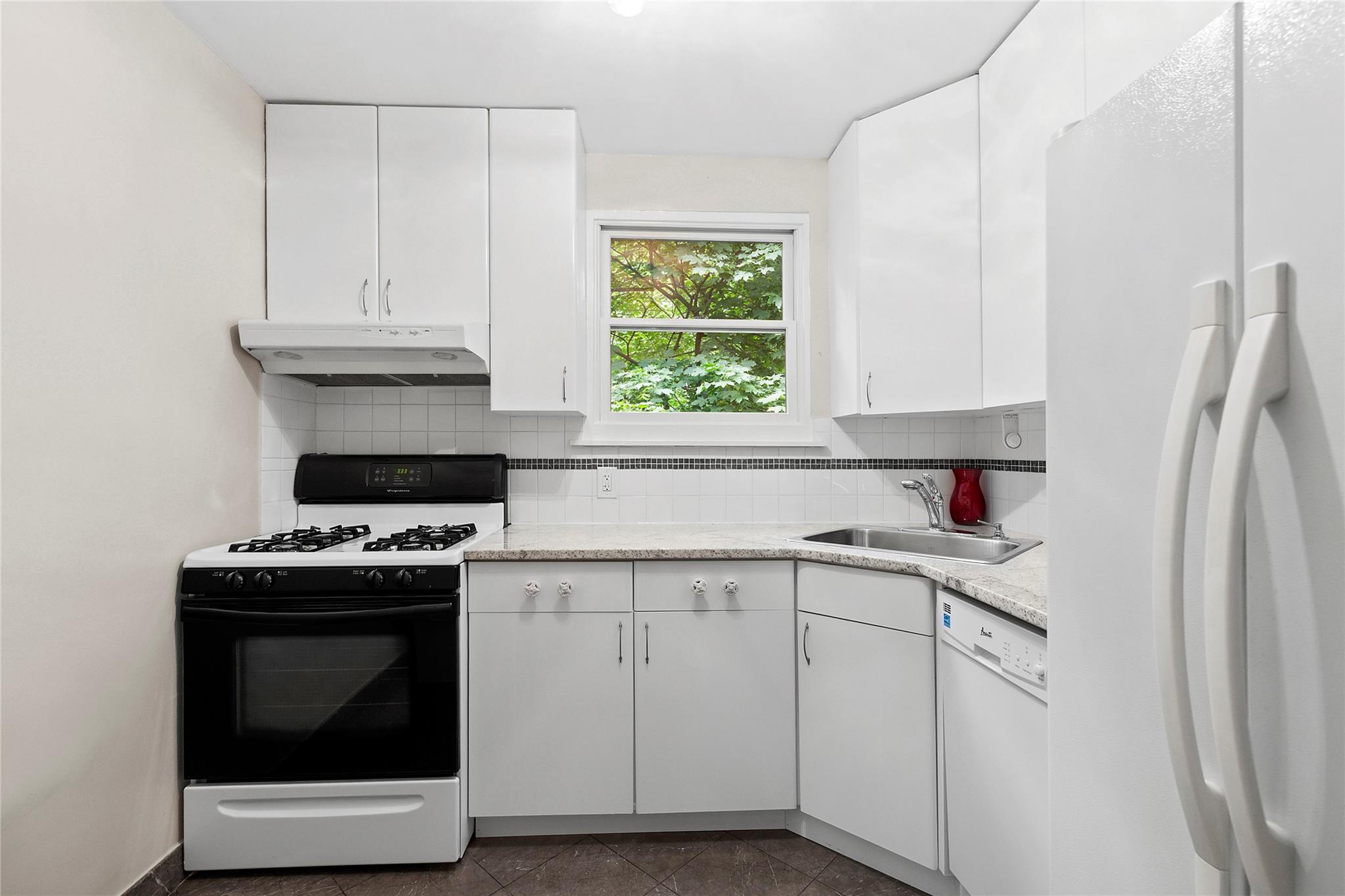 82U Glen Keith Road #82U, Glen Cove, New York image 6