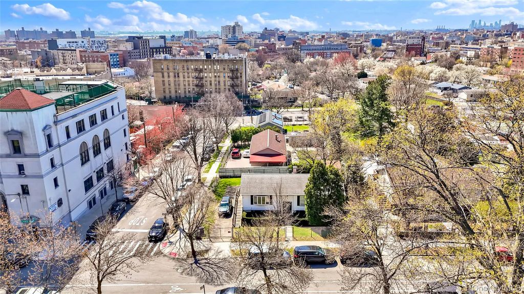 Photo of 1580 Crotona Park E, Bronx, NY 10460 (MLS # 983772)