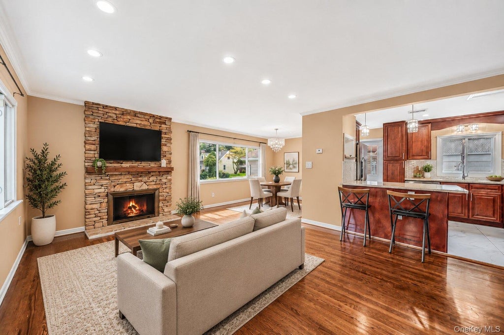 Photo of 5 Willets Drive, Syosset, NY 11791 (MLS # 1048009)