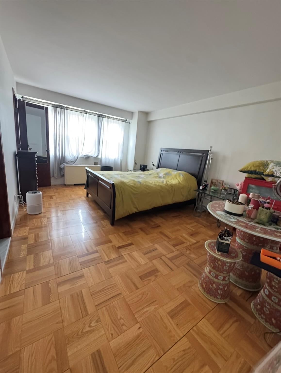 Yellowstone Boulevard 4F, Forest Hills, Queens, NY - 2 Bedrooms  
2 Bathrooms  
6 Rooms - 