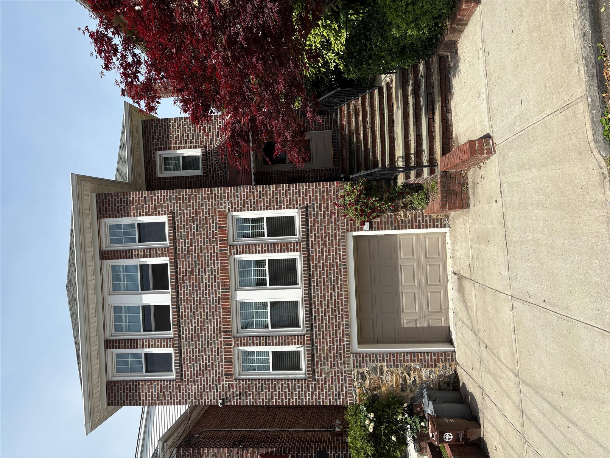 Oneida Avenue, Bronx, New York - 7 Bedrooms  
3 Bathrooms - 