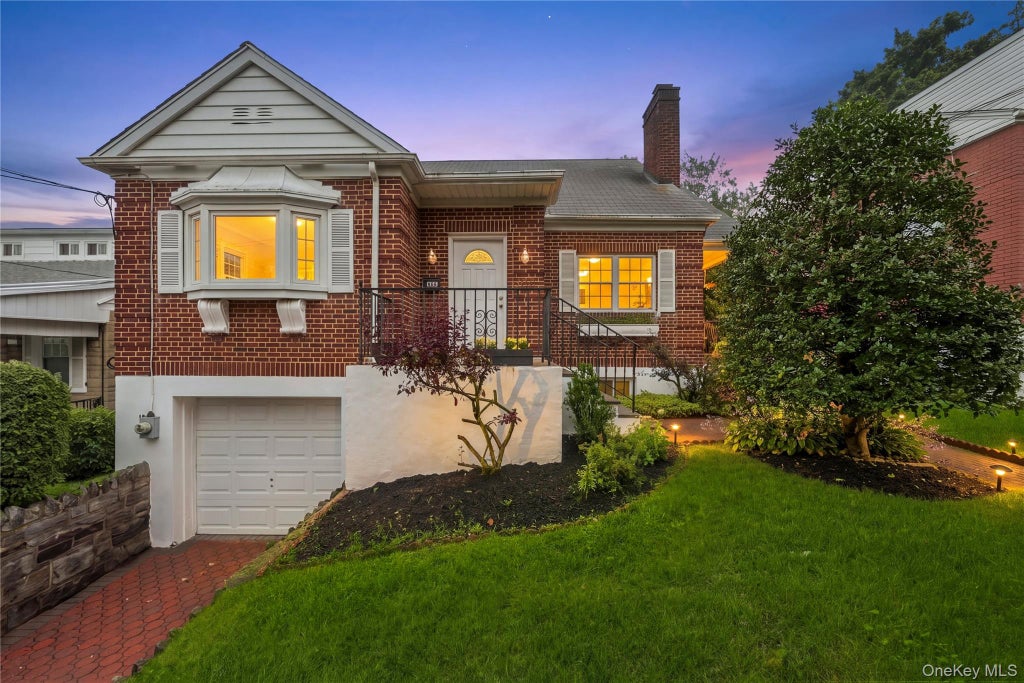 Photo of 662 Palisade Avenue, Yonkers, NY 10703 (MLS # 1042424)