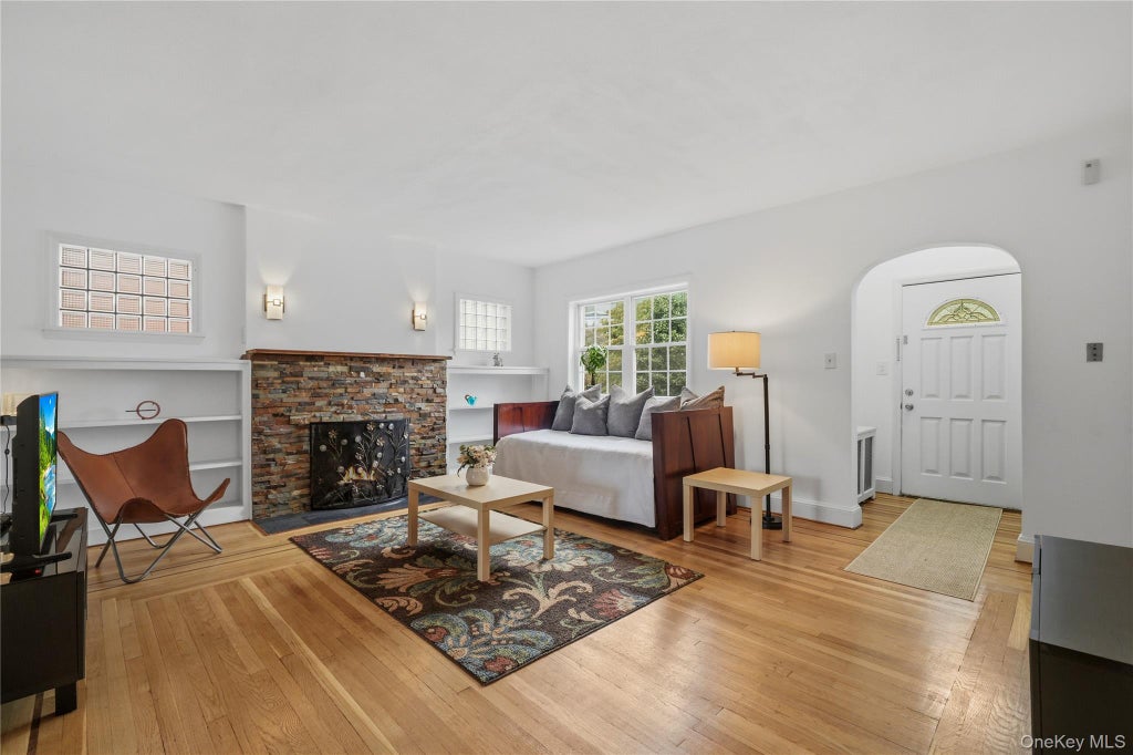 Photo of 662 Palisade Avenue, Yonkers, NY 10703 (MLS # 1042424)