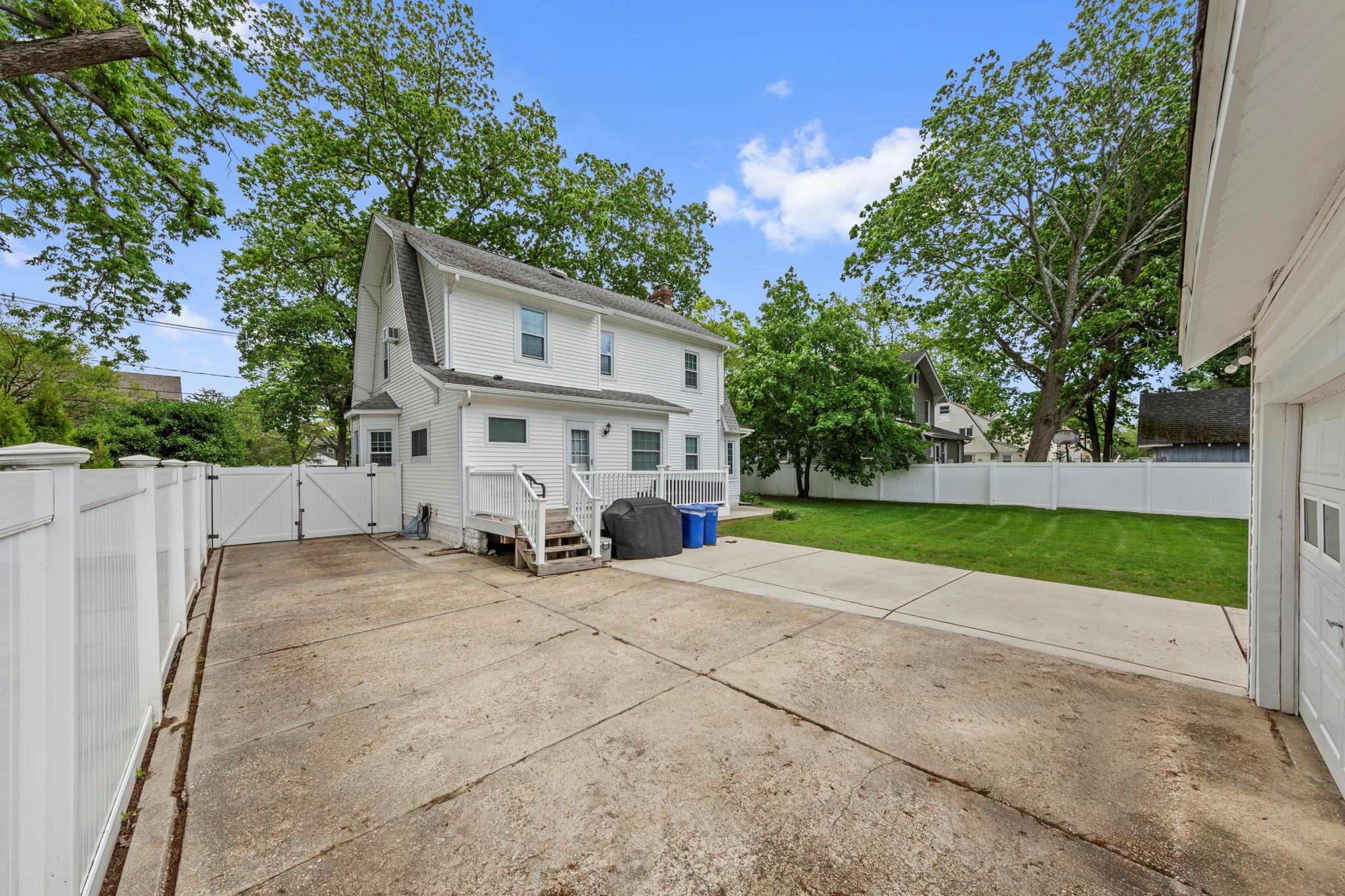 177 N Long Beach Avenue, Freeport, New York image 24