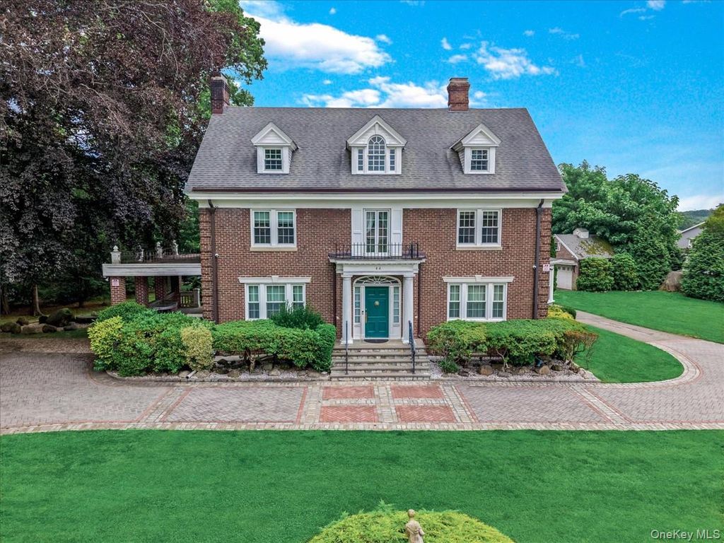 Photo of 44 Arbor Place, Glen Cove, NY 11542 (MLS # 988316)