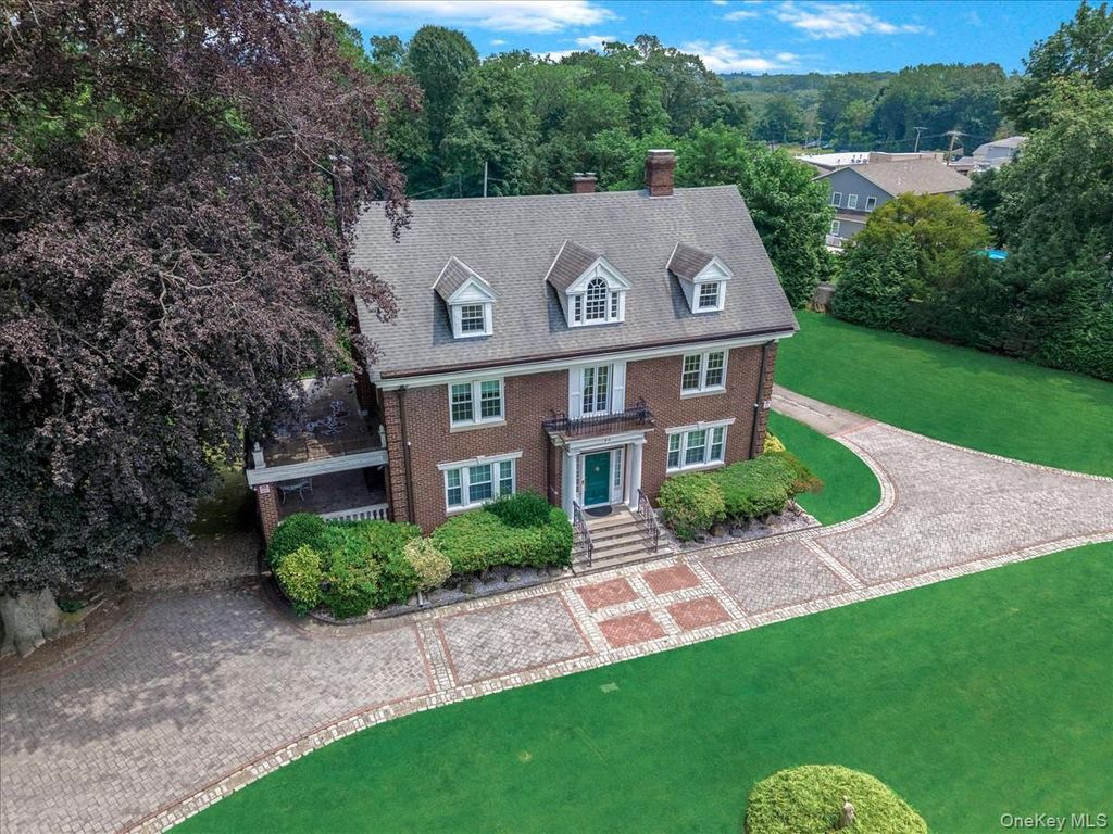 Photo of 44 Arbor Place, Glen Cove, NY 11542 (MLS # 988316)