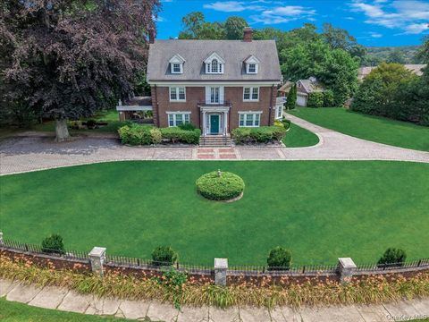 Homes For Sale - 44 Arbor Place<br/> Glen Cove, NY 11542