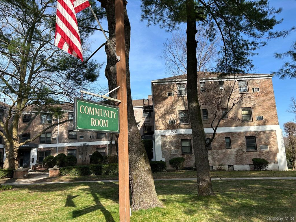 Photo of 7 Terrace Circle #3D, Great Neck, NY 11021 (MLS # 941029)