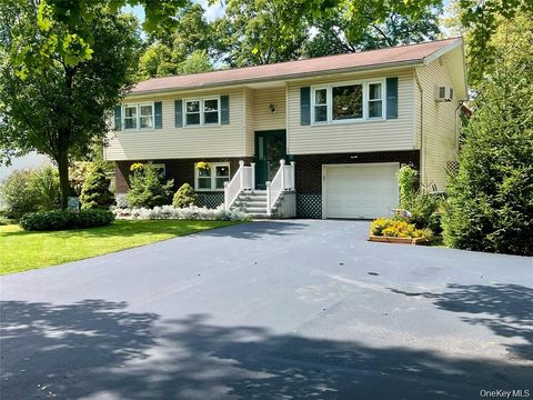 Photo of 33 Island View Avenue, Monroe, NY 10950 (MLS # 961570)