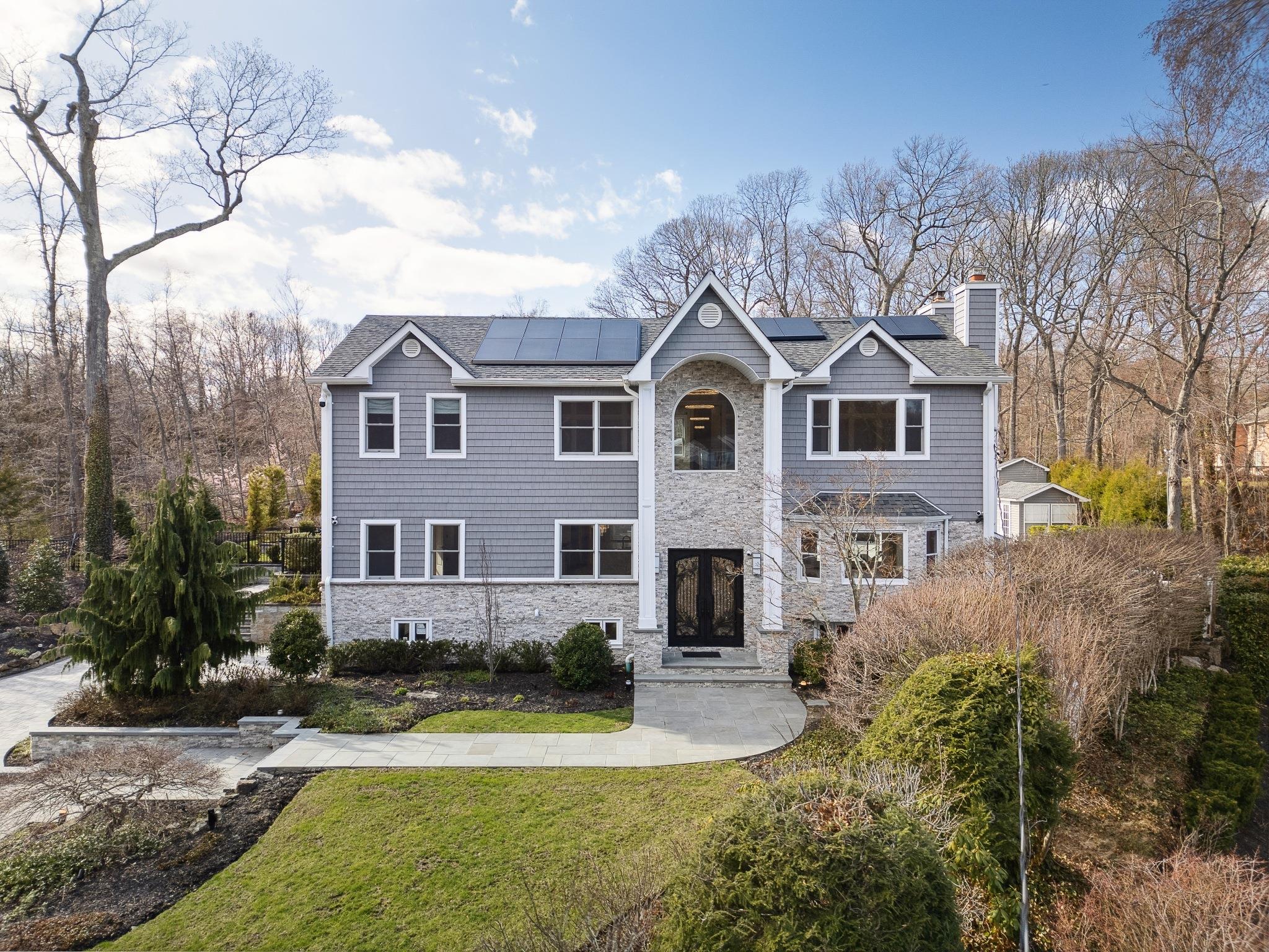 4 SE Lucille Lane, Dix Hills, New York image 3