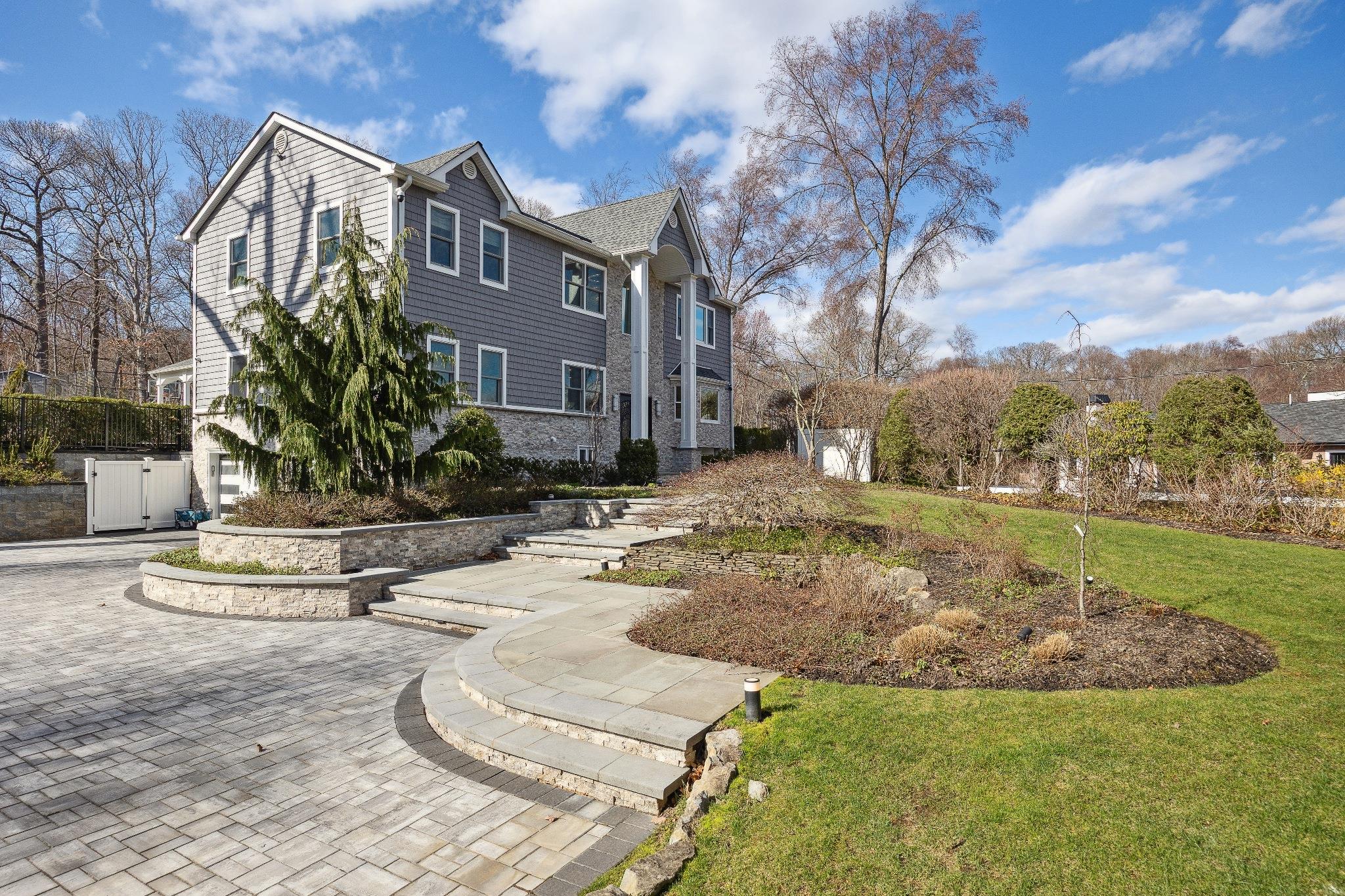 4 SE Lucille Lane, Dix Hills, New York image 2