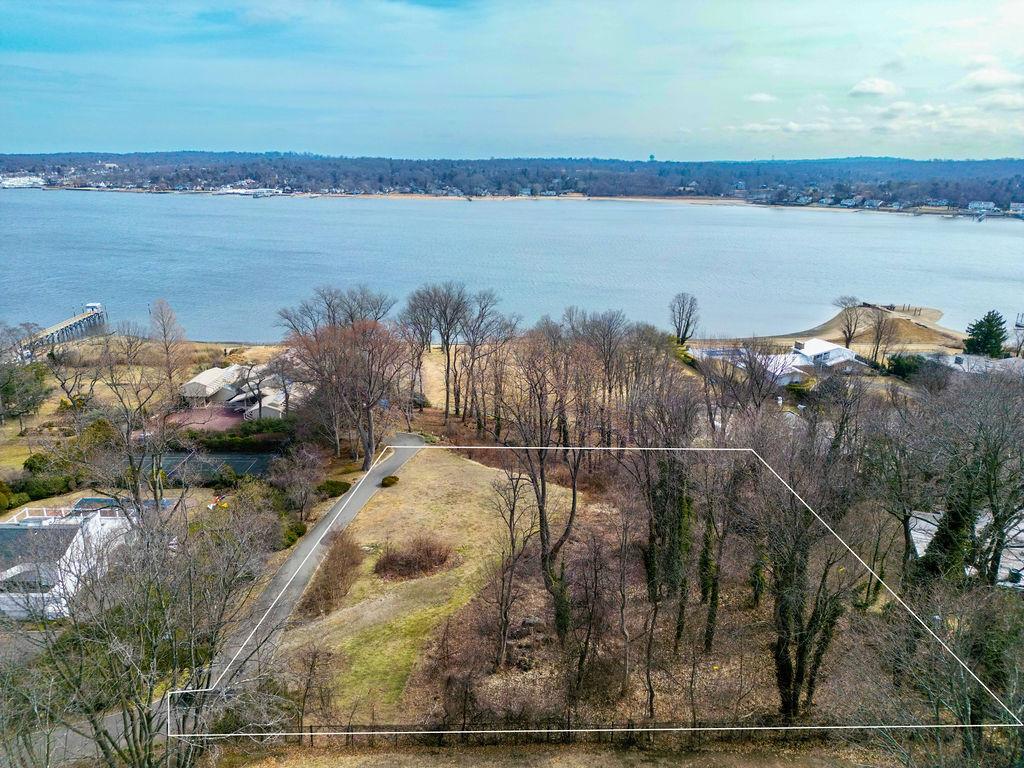 36 Pheasant Run Lane, Great Neck, New York image 2