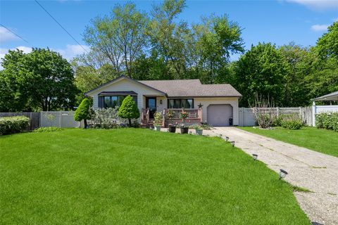24 Larry Road Selden NY 11784