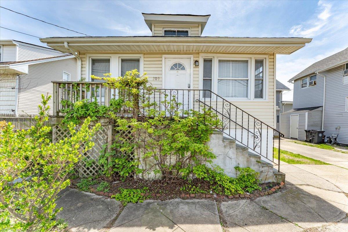 209 Seagirt Avenue, Far Rockaway, New York image 2