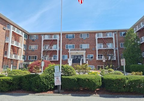 Homes For Sale - 838 Pelhamdale Avenue #3R<br/> New Rochelle, NY 10801