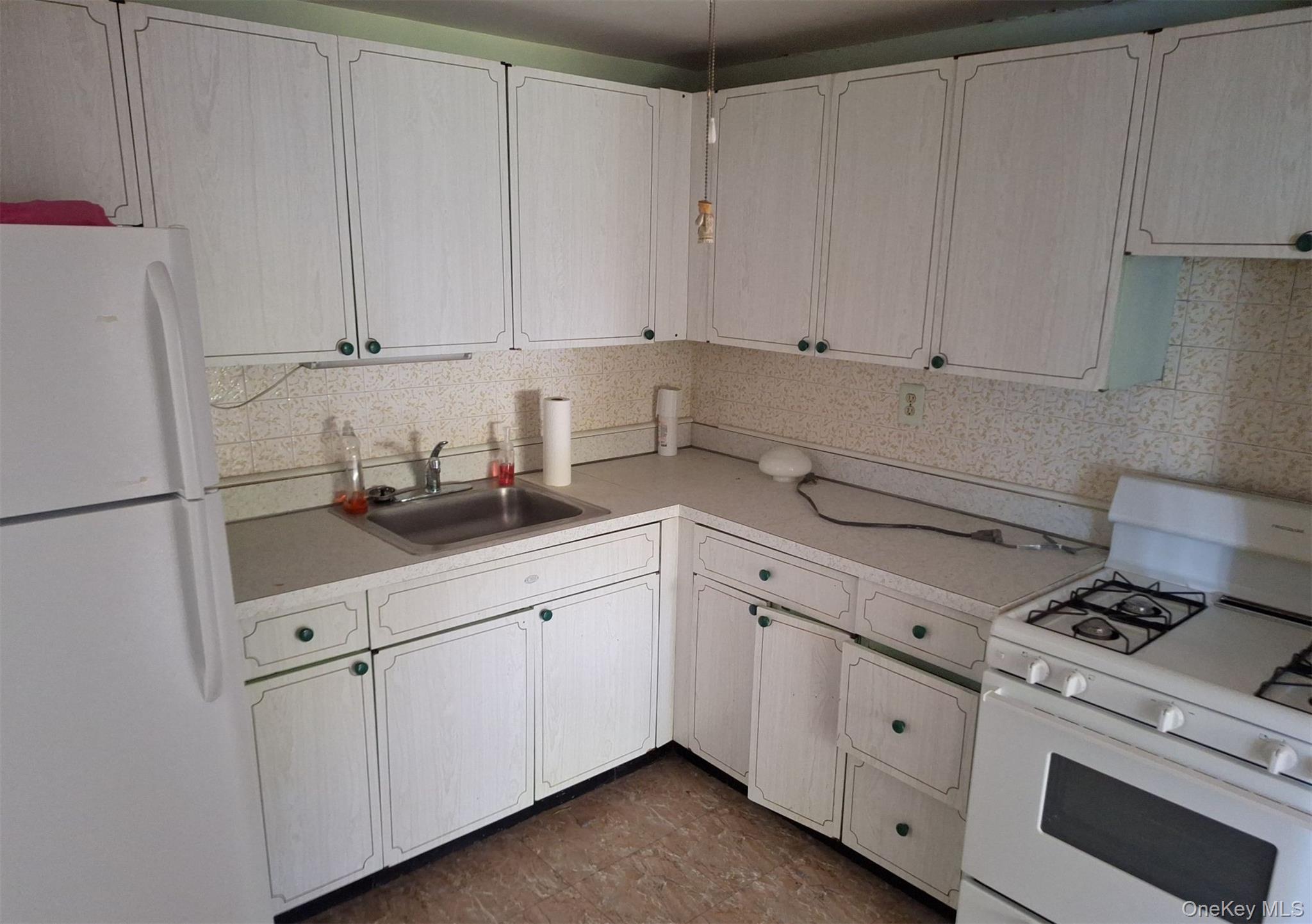 838 Pelhamdale Avenue 3R