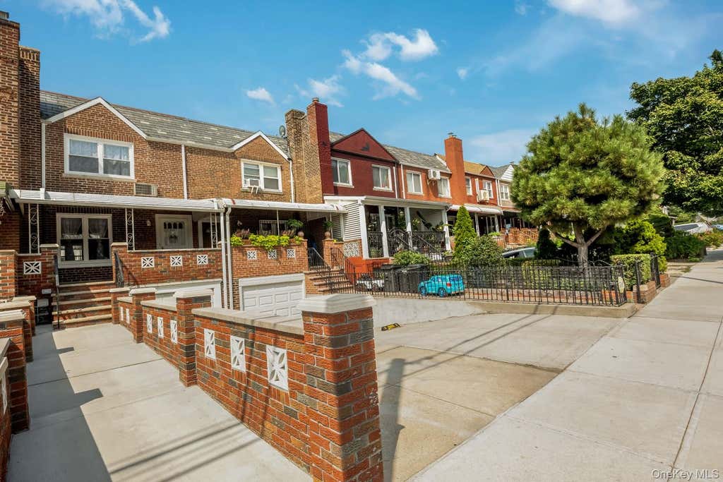 Photo of 58-40 80th Street, Middle Village, NY 11379 (MLS # 1028723)