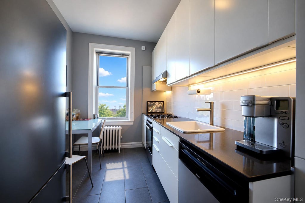 Photo of 83-55 Lefferts Boulevard #6A, Kew Gardens, NY 11415 (MLS # 1065997)