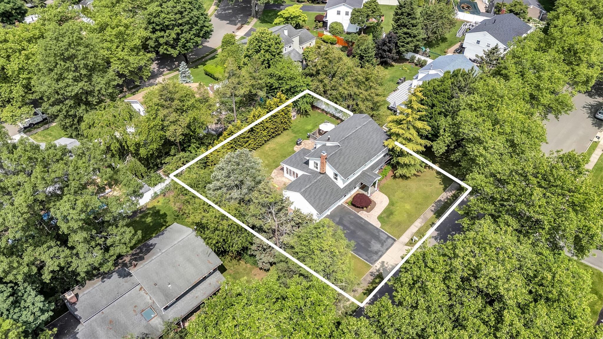 12 Frost Pond Road, Greenlawn, New York image 3