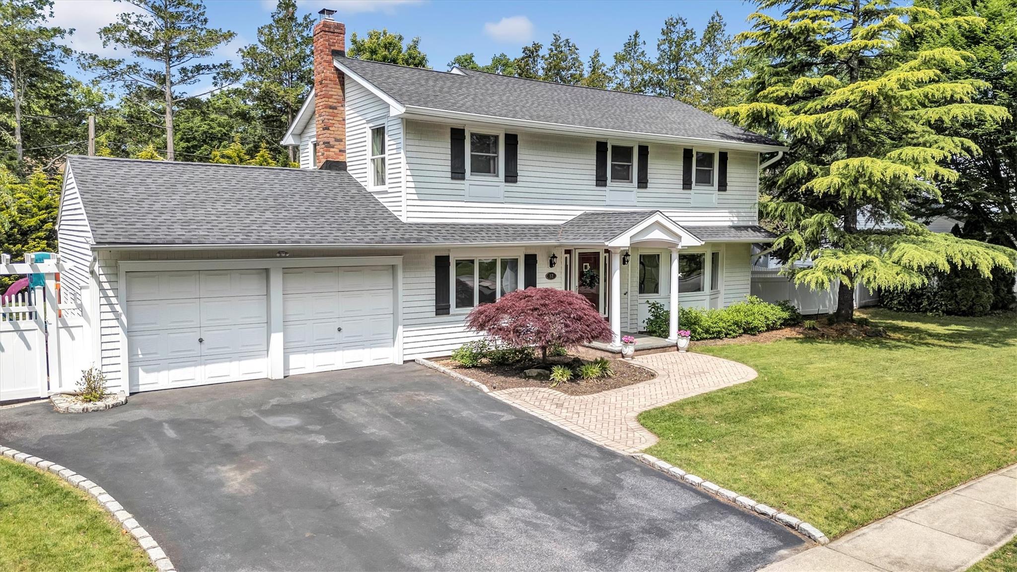 12 Frost Pond Road, Greenlawn, New York image 1