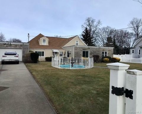 24 Whaley Street Freeport NY 11520