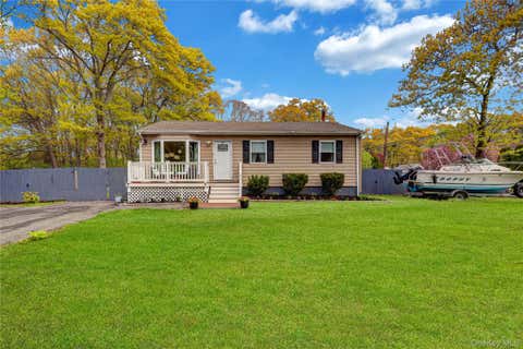Homes For Sale - 59 Dawn Drive<br/> Shirley, NY 11967