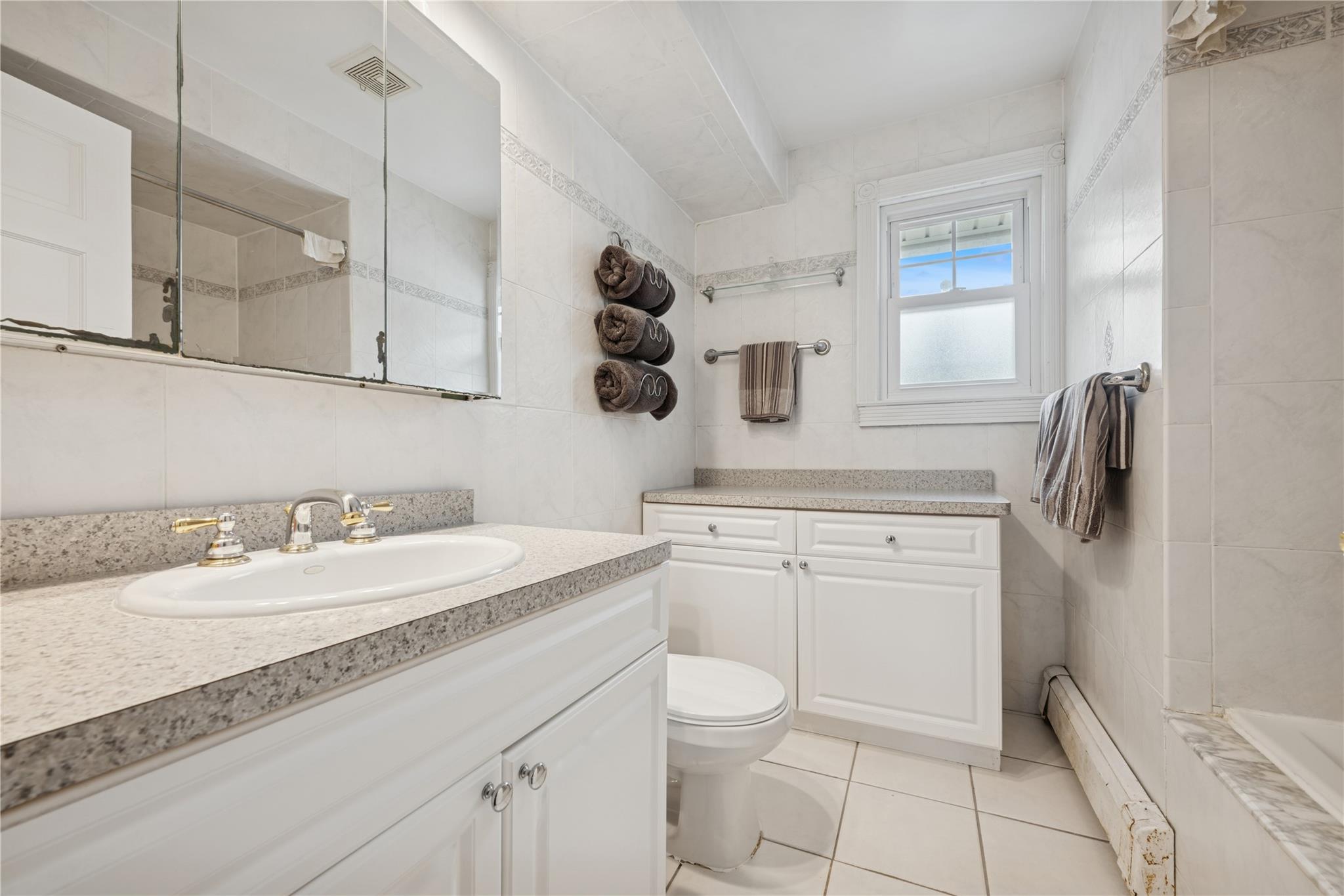 203 Division Avenue Ave, Hicksville, New York image 16