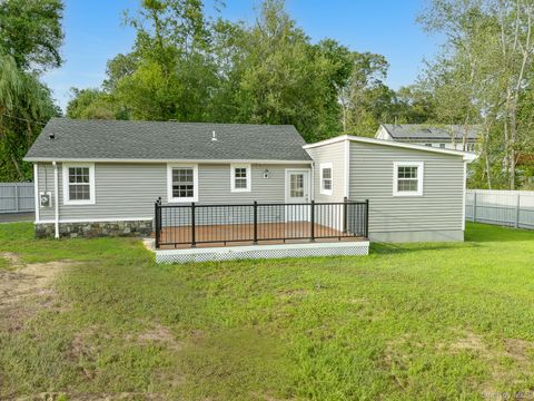 Photo of 3167 Lincoln Drive, Mohegan Lake, NY 10547 (MLS # 929215) Photo of 3167 Lincoln Drive, Mohegan Lake, NY 10547 (MLS # 929215)