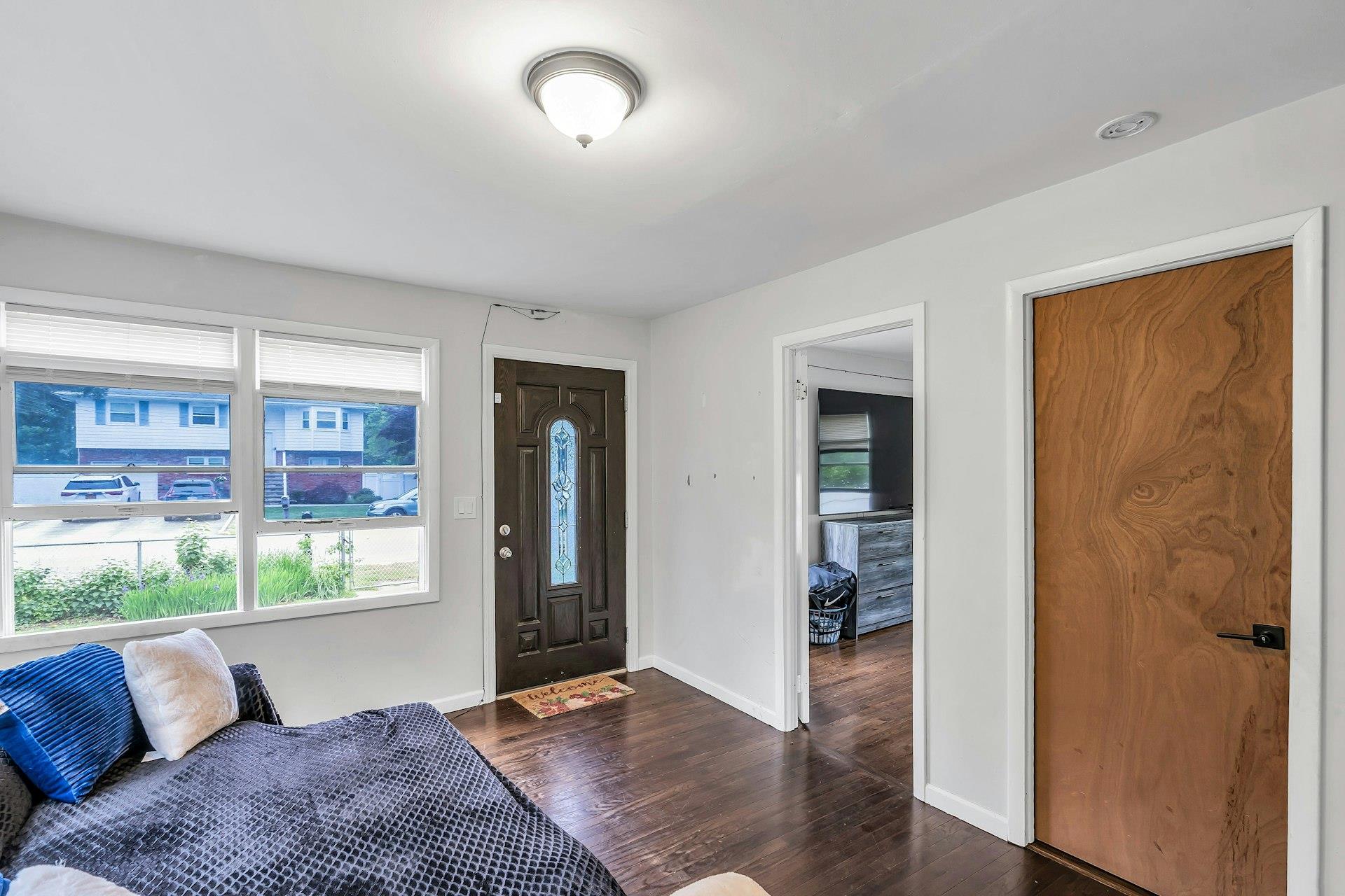 17 Lexington Road, Shirley, New York image 5