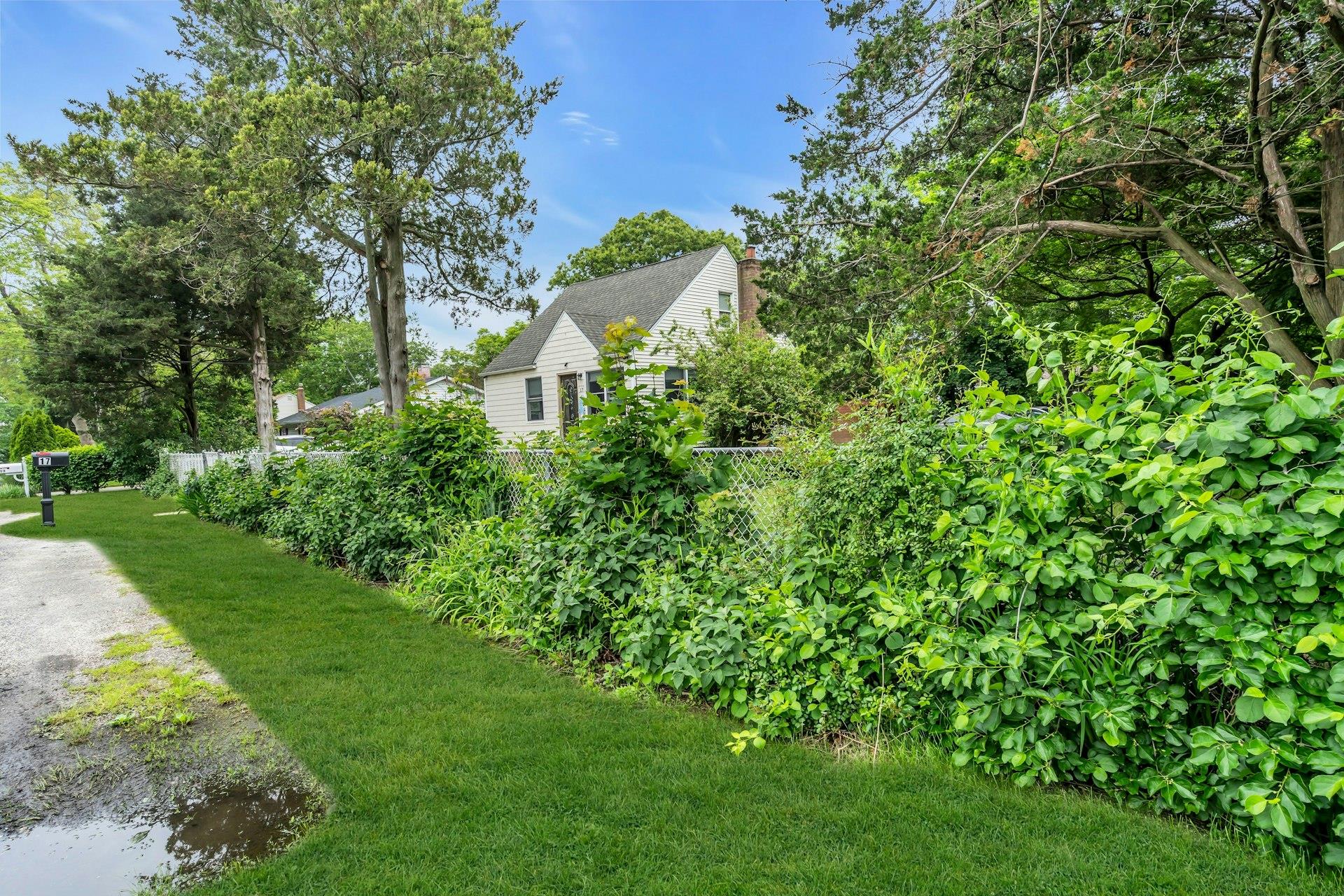 17 Lexington Road, Shirley, New York image 2