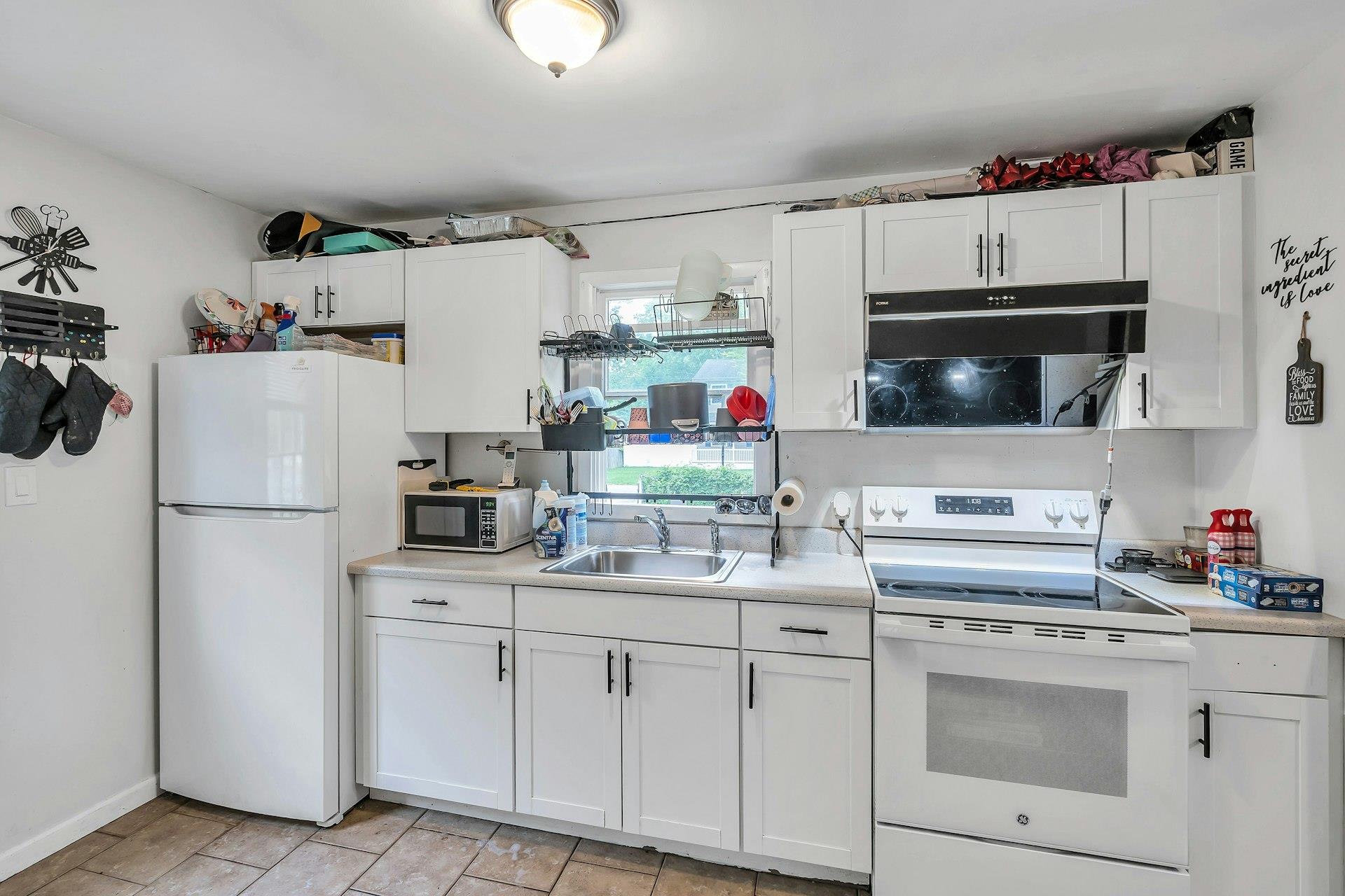 17 Lexington Road, Shirley, New York image 7